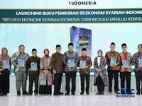 INDEF Beri Buku dan Pemikirannya ke Pemangku Ekosistem Ekonomi Syariah