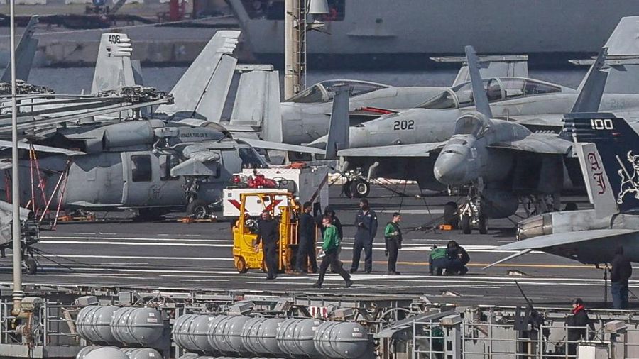Kapal induk USS Gerald R. Ford tiba di Teluk Souda di pulau Kreta, Yunani, 23 Februari 2026. (REUTERS/Stelios Misinas)