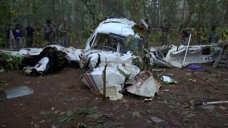 Polisi dan petugas keamanan bekerja di lokasi jatuhnya pesawat ambulans udara Beechcraft yang menewaskan ketujuh orang di dalamnya, di Chatra, India, Selasa (24/2/2026). (ANI/Reuters TV via REUTERS)