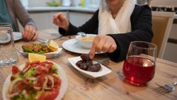 Menu Sahur ala Dokter Gizi Biar Nggak Gampang Loyo saat Puasa