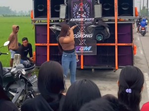 Miris Acara Sahur di Jombang Pakai Sound Horeg-Penari Seksi