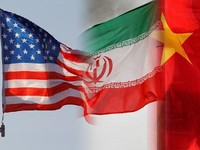Foto kolase bendera Amerika Serikat, Iran dan China. (CNBC Indonesia)