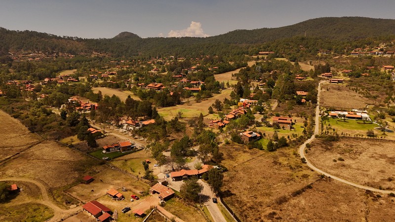 Foto udara menampilkan kawasan Tapalpa Country Club di Jalisco, Meksiko, Selasa (24/2/2025). (REUTERS/Jose Luis Gonzalez)