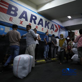 Penampakan Berkarung-karung Barang Ditimbang-Mau Dikirim ke Luar Jawa