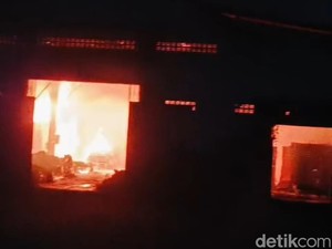 Pabrik Briket di Cirebon Ludes Diamuk Api