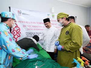Kemensos Gelar Operasi Katarak Gratis di Bekasi