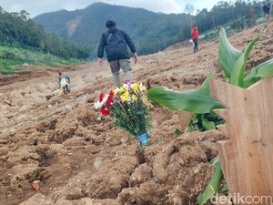 Jabar Hari Ini: Pemakaman 10 Korban Longsor Cisarua yang Belum Teridentifikasi