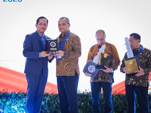Gubernur Jateng Raih Penghargaan Pembina Terbaik Pengelolaan Sampah