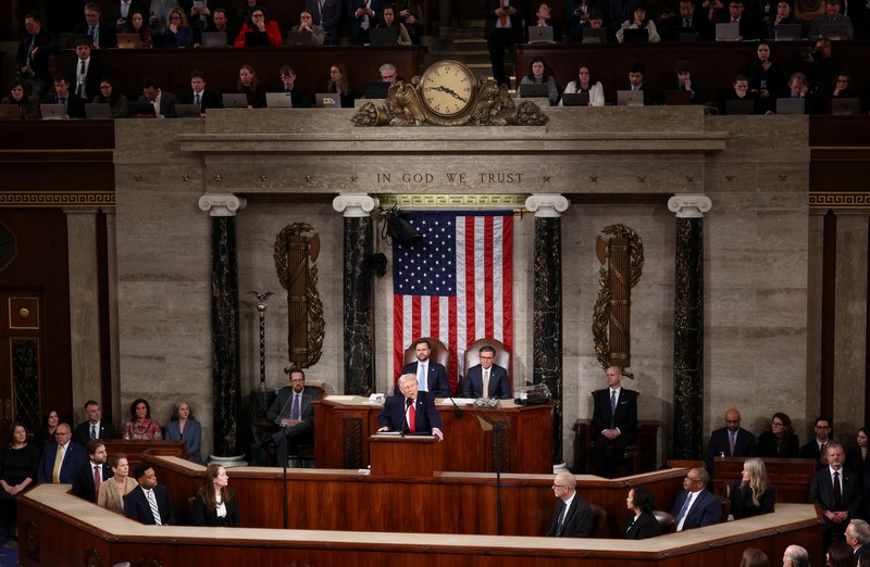 Presiden AS Donald Trump menyampaikan pidato kenegaraan di Ruang Sidang DPR di Gedung Capitol AS di Washington, D.C., AS, 24 Februari 2026. (REUTERS/KEVIN LAMARQUE)