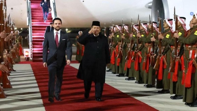 Prabowo Tiba di Amman Bertemu Raja Abdullah II, Perkuat RI-Yordania