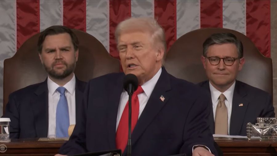 Presiden Trump menyampaikan pidato kenegaraan di hadapan sidang gabungan Kongres di Ruang DPR di Gedung Capitol AS di Washington, D.C., AS, Selasa (24/2/2026). (Tangkapan Layar Youtube/Face the Nation)