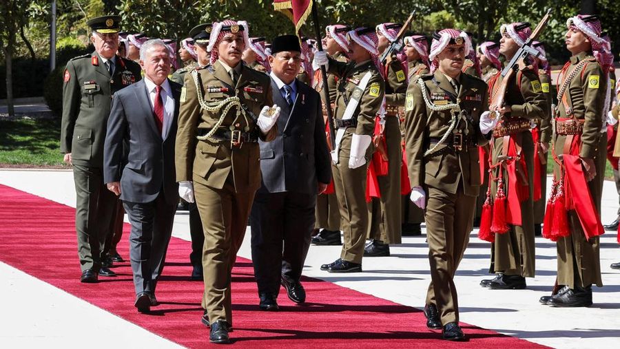 Raja Abdullah II dari Yordania bertemu Presiden Indonesia Prabowo Subianto di Istana Basman, Amman, Yordania, Rabu (25/2/202&circ;0. (REUTERS/Alaa Al Sukhni)