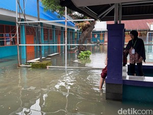 SMAN 19 Makassar Terendam Banjir, Aktivitas Ramadan Siswa Dialihkan di Musala