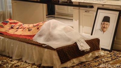 Suasana Rumah Duka Eks Gubernur Sumsel Almarhum Alex Noerdin