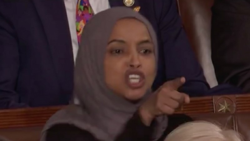 Presiden AS Donald Trump menyampaikan pidato kenegaraan di Ruang Sidang DPR di Gedung Capitol AS di Washington, D.C., AS, 24 Februari 2026. (REUTERS/KEVIN LAMARQUE)