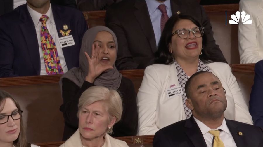 Presiden AS Donald Trump menyampaikan pidato kenegaraan di Ruang Sidang DPR di Gedung Capitol AS di Washington, D.C., AS, 24 Februari 2026. (REUTERS/KEVIN LAMARQUE)