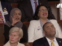 Momen Berani Anggota DPR Muslim AS Teriak Trump 'Pembunuh' di Kongres