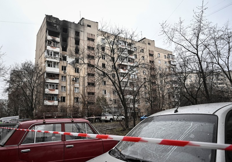 Dampak serangan pesawat tak berawak Rusia di Zaporizhzhia, Ukraina, Kamis (26/2/2026). (REUTERS/Stringer)