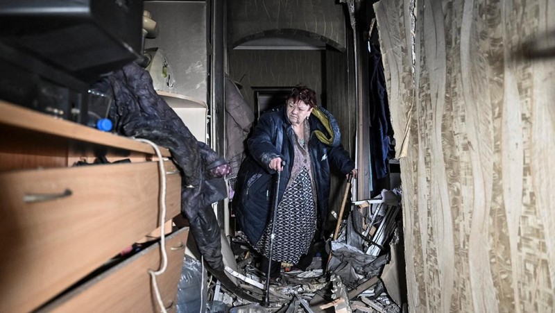 Dampak serangan pesawat tak berawak Rusia di Zaporizhzhia, Ukraina, Kamis (26/2/2026). (REUTERS/Stringer)