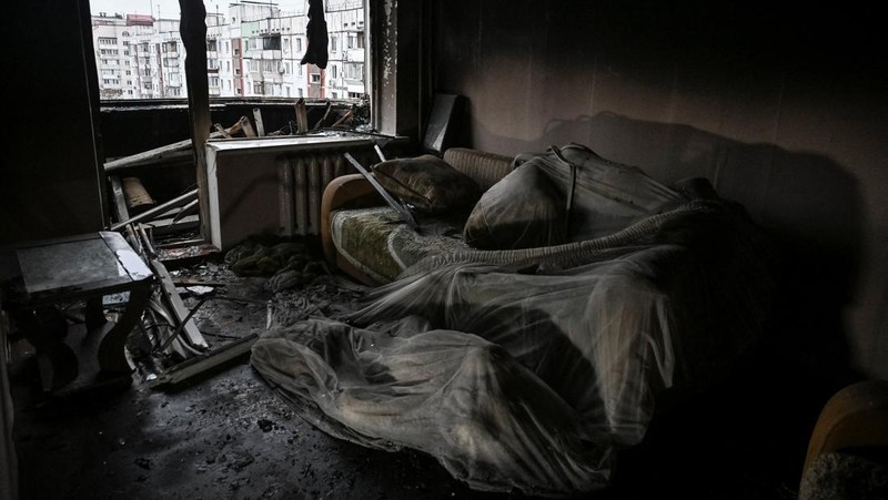 Dampak serangan pesawat tak berawak Rusia di Zaporizhzhia, Ukraina, Kamis (26/2/2026). (REUTERS/Stringer)