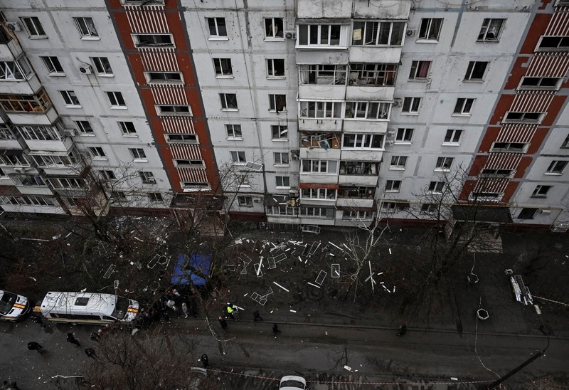 Dampak serangan pesawat tak berawak Rusia di Zaporizhzhia, Ukraina, Kamis (26/2/2026). (REUTERS/Stringer)