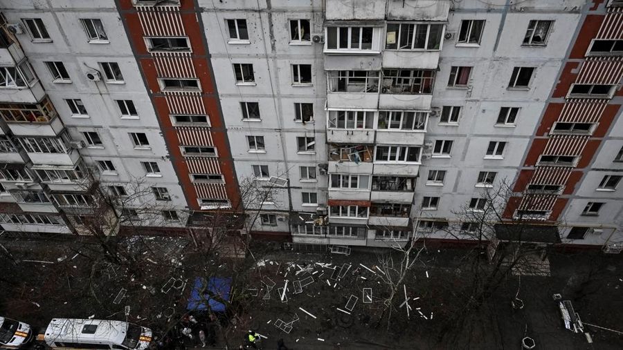 Dampak serangan pesawat tak berawak Rusia di Zaporizhzhia, Ukraina, Kamis (26/2/2026). (REUTERS/Stringer)