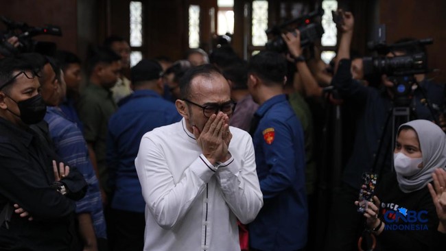 Momen Eks Bos Patra Niaga Menangis Haru Jelang Sidang Vonis Hakim