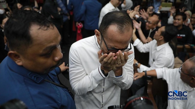 Eks Dirut Pertamina Patra Niaga Riva Siahaan dan beberapa terdakwa lain dan beberapa terdakwa lain menjalani sidang putusan kasus dugaan korupsi tata kelola minyak mentah dan produk kilang periode 2018&ndash;2023 di Pengadilan Tipikor, Jakarta, Kamis (26/2/2026). (CNBC Indonesia/Muhammad Sabki)