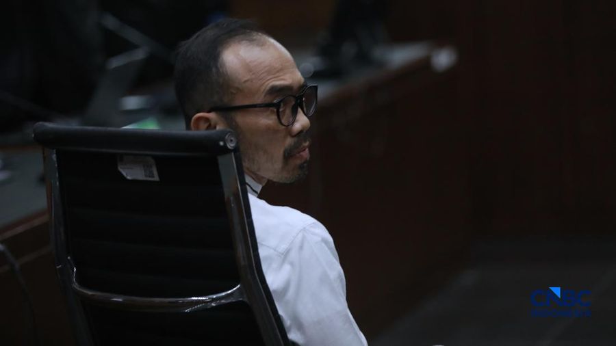 Eks Dirut Pertamina Patra Niaga Riva Siahaan dan beberapa terdakwa lain dan beberapa terdakwa lain menjalani sidang putusan kasus dugaan korupsi tata kelola minyak mentah dan produk kilang periode 2018&ndash;2023 di Pengadilan Tipikor, Jakarta, Kamis (26/2/2026). (CNBC Indonesia/Muhammad Sabki)