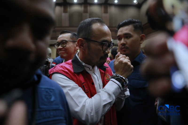 Eks Dirut Pertamina Patra Niaga Riva Siahaan dan beberapa terdakwa lain dan beberapa terdakwa lain menjalani sidang putusan kasus dugaan korupsi tata kelola minyak mentah dan produk kilang periode 2018&ndash;2023 di Pengadilan Tipikor, Jakarta, Kamis (26/2/2026). (CNBC Indonesia/Muhammad Sabki)