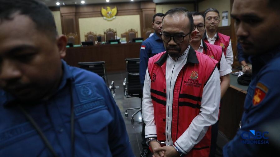 Eks Dirut Pertamina Patra Niaga Riva Siahaan dan beberapa terdakwa lain dan beberapa terdakwa lain menjalani sidang putusan kasus dugaan korupsi tata kelola minyak mentah dan produk kilang periode 2018&ndash;2023 di Pengadilan Tipikor, Jakarta, Kamis (26/2/2026). (CNBC Indonesia/Muhammad Sabki)