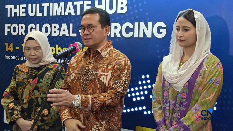 Menteri Perdagangan (Mendag), Budi Santoso dan Wamendag Dyah Roro Esti Widya beserta jajaran pejabat Kemendag meluncurkan Trade Expo Indonesia ke-41 tahun 2026 di Jakarta, Kamis (26/2/2026). (CNBC Indonesia/Martyasari Rizky)