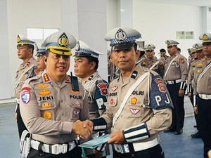 4 Polisi Penolong Polda Riau Diberi Penghargaan atas Aksi Kemanusiaan