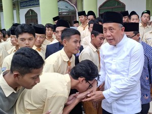 Pesan Waketum NasDem ke Santri Mojokerto: Ilmu Tak Ada Habisnya