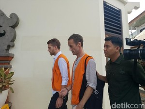 2 Bule Inggris Pengedar 1,3 Kg Kokain ke Bali Divonis 8 dan 11 Tahun Bui