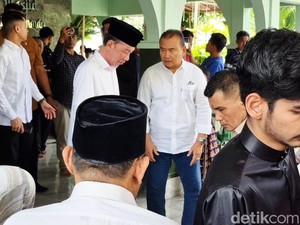 Eks Bupati Sragen Untung Wiyono Temui Jokowi di Solo, Bahas Apa?