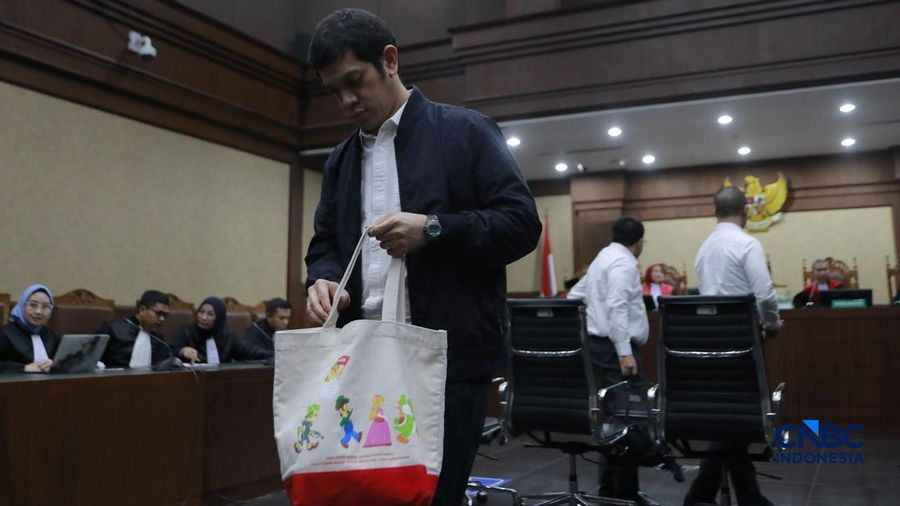 Beneficial owner PT Navigator Khatulistiwa, Muhamad Kerry Adrianto Riza (MKAR) dan beberapa terdakwa lain menjalani sidang putusan dan beberapa terdakwa lain menjalani sidang putusan kasus dugaan korupsi tata kelola minyak mentah dan produk kilang periode 2018&ndash;2023 di Pengadilan Tipikor di PN Jakpus, Kamis (26/2/2026). (CNBC Indonesia/Muhammad Sabki)