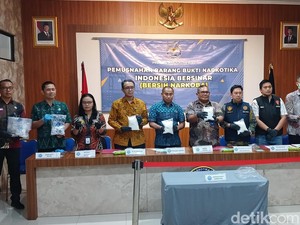 BNNP Kepri Musnahkan 5,6 Kg Sabu-106 Ekstasi Tangkapan di Bandara/Pelabuhan