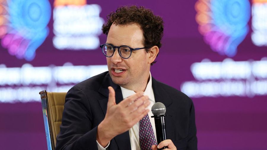 CEO Anthropic, Dario Amodei, menyampaikan pidato di acara AI Impact Summit, di New Delhi, India, 19 Februari 2026. (REUTERS/Bhawika Chhabra)