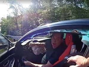 Video Detik-detik Eks CEO WWE Vince McMahon Kecelakaan Mobil