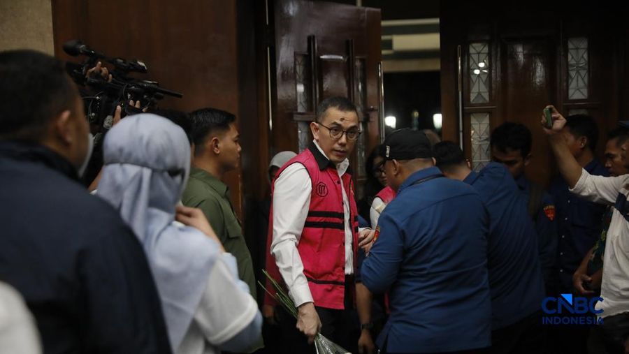 Eks Direktur Utama PT Pertamina International Shipping,Yoki Firnand menjalani sidang putusan dan beberapa terdakwa lain menjalani sidang putusan kasus dugaan korupsi tata kelola minyak mentah dan produk kilang periode 2018&ndash;2023 di Pengadilan Tipikor di PN Jakpus, Kamis (26/2/2026). (CNBC Indonesia/Muhammad Sabki)