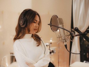 Janita Gabriela Reinterpretasi Lagu Legendaris, Fresh untuk Gen Z