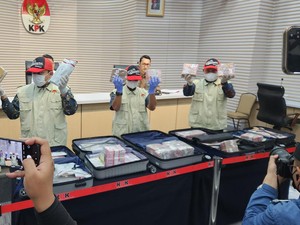 KPK Tahan Pegawai Bea Cukai Tersangka Baru Kasus Suap Impor