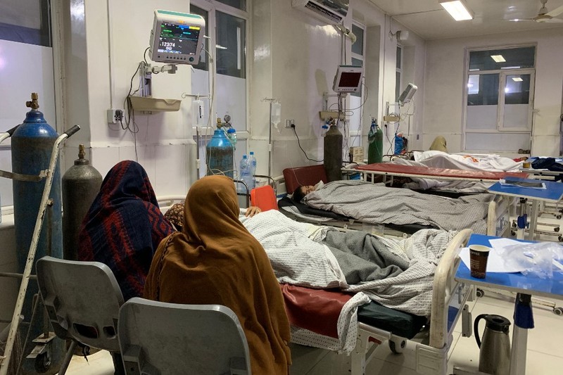 Asap mengepul setelah apa yang dikatakan pejabat Pakistan dan Taliban sebagai serangan Pakistan, di Kabul, Afghanistan, dalam gambar diam ini yang diambil dari video yang dirilis pada 27 Februari 2026. (Tangkapan Layar Video/REUTERS)