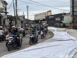 Perbaikan Jalan Swatantra Bekasi Bikin Macet, Sistem Buka-Tutup Diberlakukan