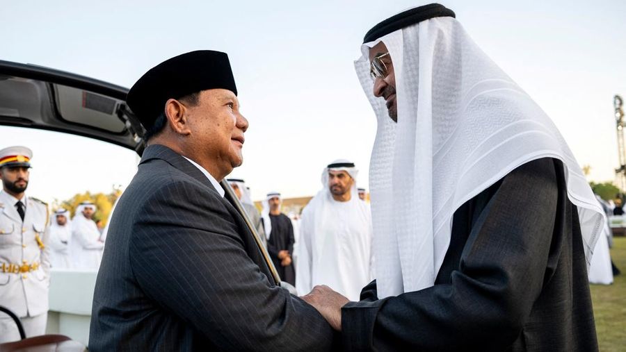 Presiden Uni Emirat Arab Sheikh Mohamed bin Zayed Al Nahyan bertemu dengan Presiden Prabowo Subianto di Abu Dhabi, Uni Emirat Arab, Kamis (26/2/2026). (UAE Presidential Court/Handout via REUTERS)