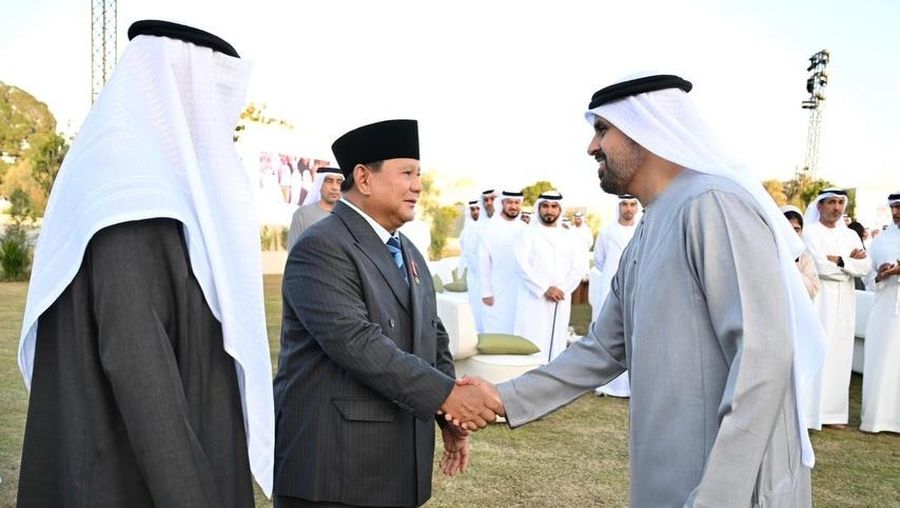 Presiden Uni Emirat Arab Sheikh Mohamed bin Zayed Al Nahyan bertemu dengan Presiden Prabowo Subianto di Abu Dhabi, Uni Emirat Arab, Kamis (26/2/2026). (UAE Presidential Court/Handout via REUTERS)