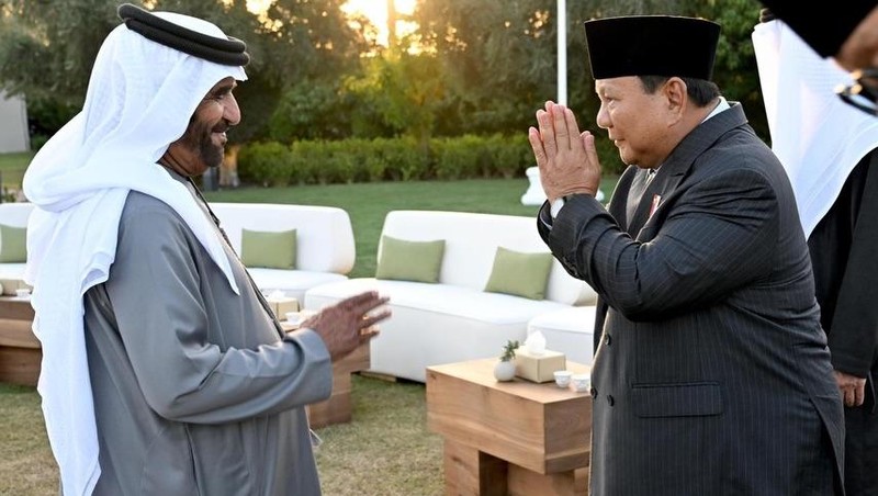 Presiden Uni Emirat Arab Sheikh Mohamed bin Zayed Al Nahyan bertemu dengan Presiden Prabowo Subianto di Abu Dhabi, Uni Emirat Arab, Kamis (26/2/2026). (UAE Presidential Court/Handout via REUTERS)