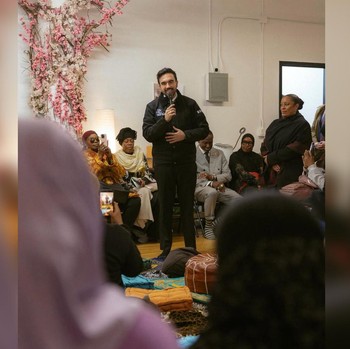 Potret Wali Kota Muslim New York Buka Puasa-Tarawih dengan Warga AS