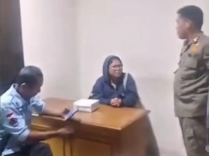 Video: Wanita Viral Kerap Tak Bayar Makan Akhirnya Diamankan Satpol PP